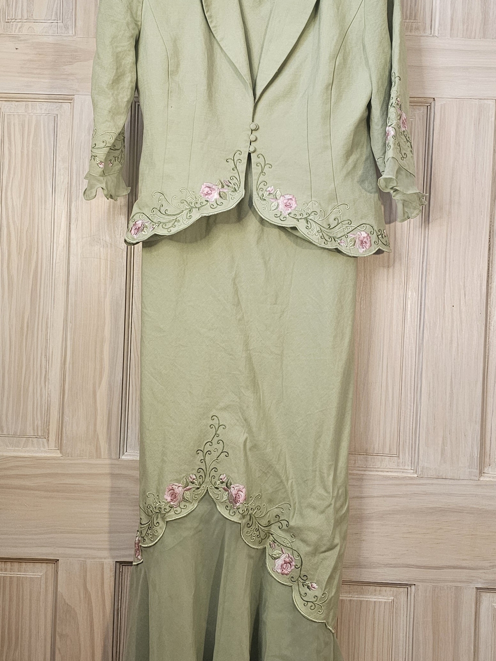 Light Green Embroidered Two-Piece Skirt Suit with Pink Rose Accents In Size 6